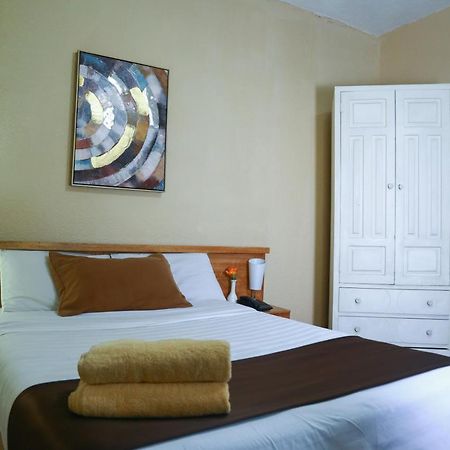 Hostal Loro Verde キト エクステリア 写真