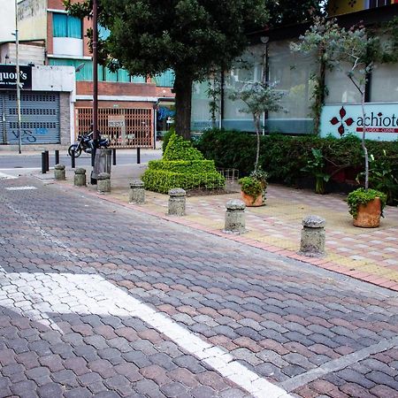 Hostal Loro Verde キト エクステリア 写真